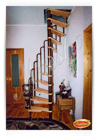 Компактная винтовая лестница на мансарду